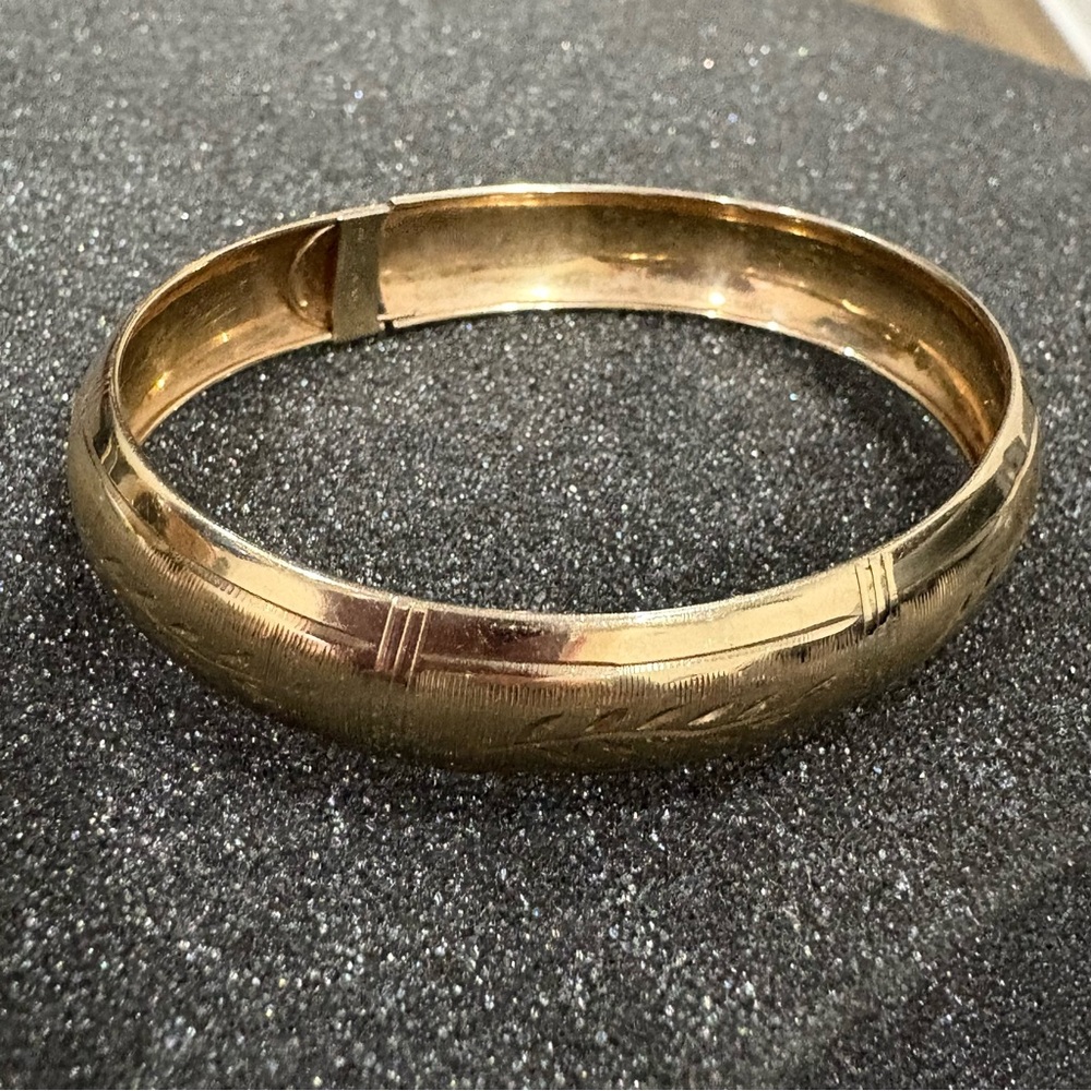10k Solid Gold Michael Anthony Bangle Bracelet - image 3